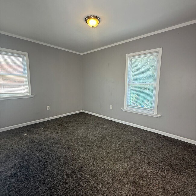 Building Photo - 151 Calvert Ave