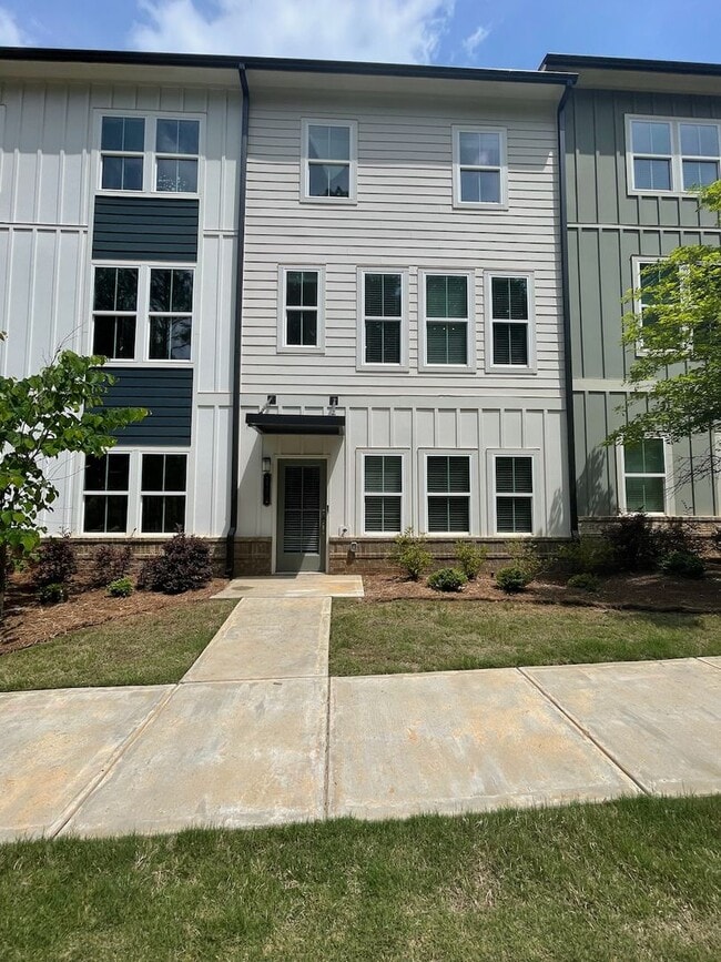 Building Photo - Amenities and Location Make this 3-Level Townhouse Amazing