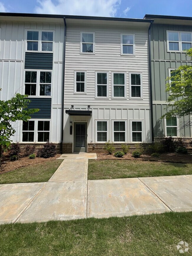 Building Photo - Amenities and Location Make this 3-Level T...