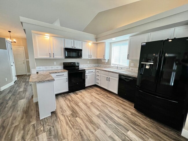 Building Photo - Spacious 3 bed, 2.5 bath home in Central Fort Collins