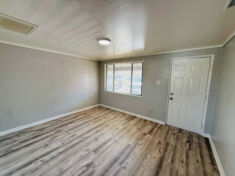 Building Photo - 314 7th Ave NE