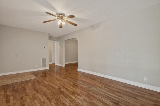 Building Photo - 102 Chitwood St