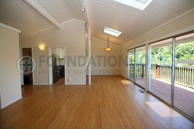 Building Photo - Mountain View Retreat in the Heart of Fairfax- 3BD/1BA Home with Expansive Deck- FOUNDATION