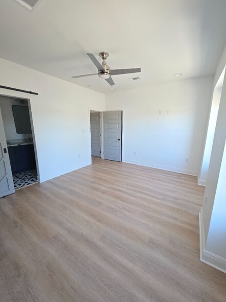 Building Photo - 2431 Franklin Ave