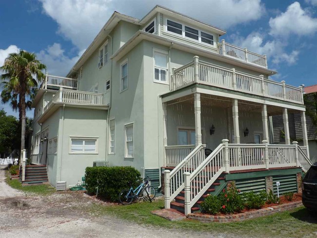 Building Photo - 105 Marine St