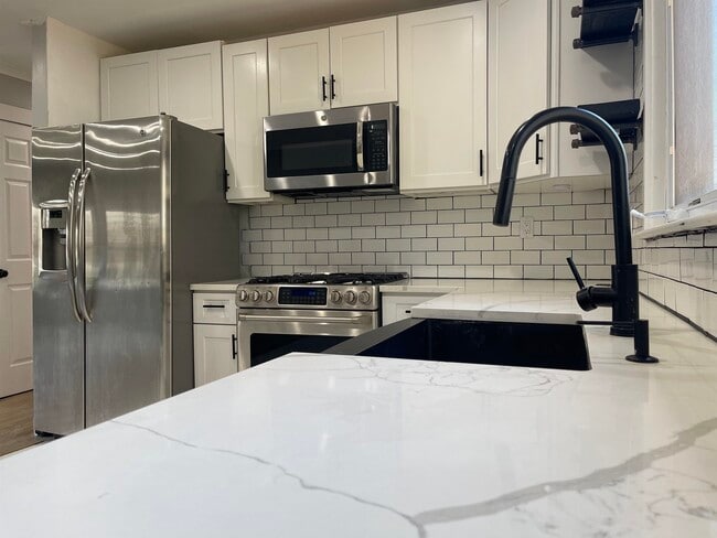 Building Photo - 20 Wareham Rd