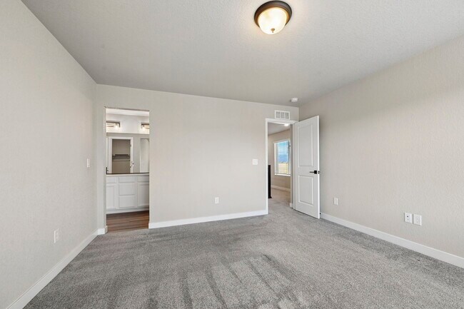 Building Photo - 11197 House Finch Ln