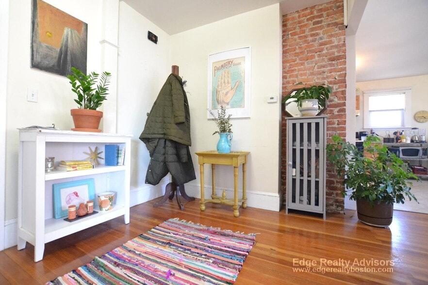 Building Photo - 505 Washington St