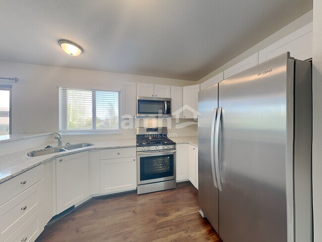 Building Photo - 4574 Cole Dr