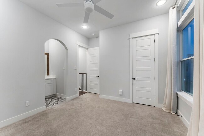 Building Photo - 113 Coronado St