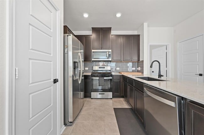 Building Photo - 217 Summit Dr