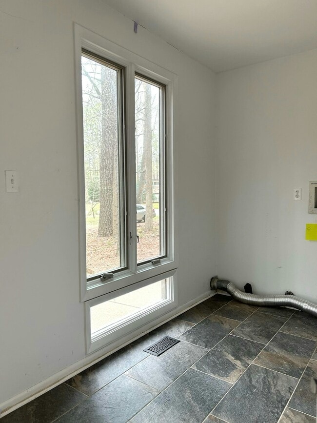 Building Photo - 104 Jerdone Rd