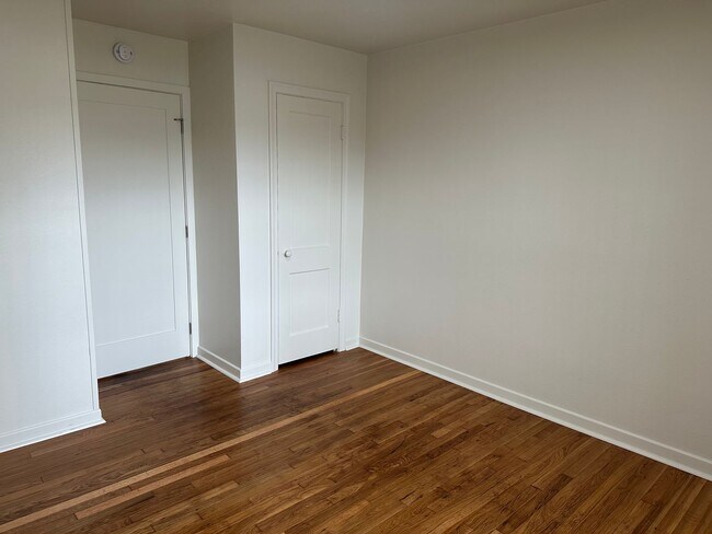 Building Photo - 1/2 Off 2nd Month's Rent