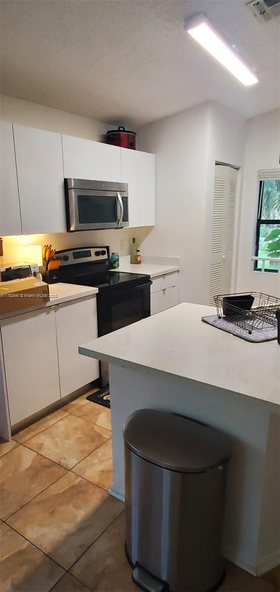 Building Photo - 9999 Summerbreeze Dr