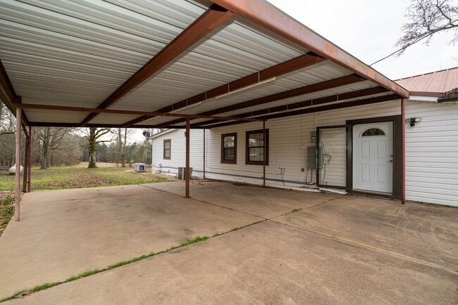 Building Photo - 1284 Buchanan Rd