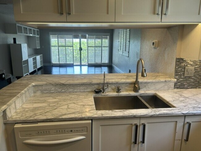 Building Photo - Luxury living with an Intracoastal view and direct access to dock, marina and lift