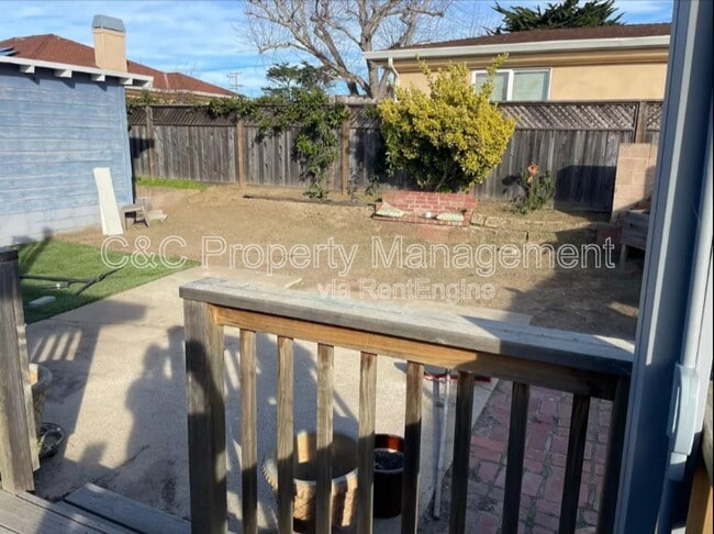 Building Photo - 1190 Luxton St