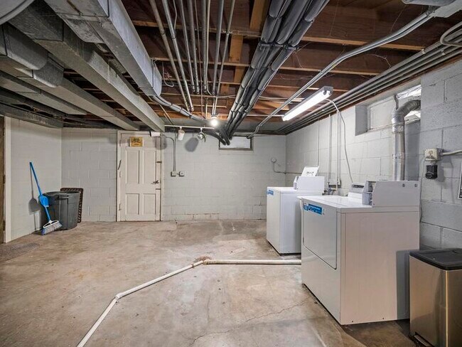 Building Photo - 1612 S 32nd Ave