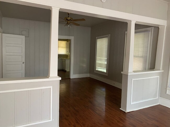 Building Photo - Charming 2 Bed, 1 Bath Home with Spacious ...