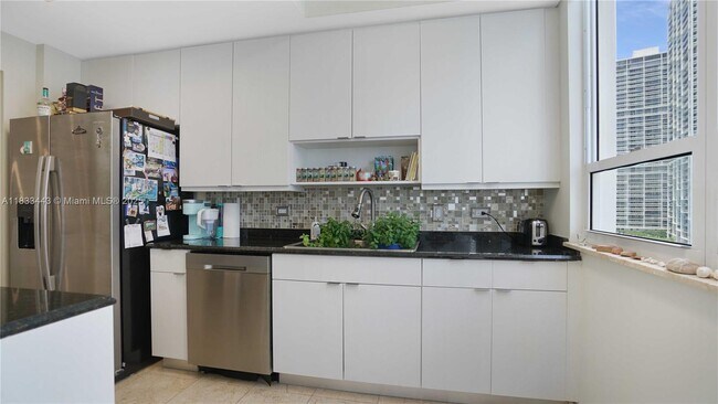 Building Photo - 801 Brickell Key Blvd