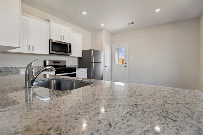 Building Photo - 15838 Berry Hl Dr