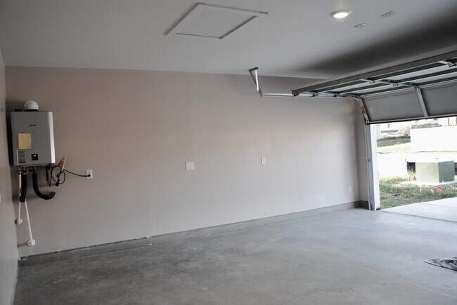 Building Photo - 764 Horsetail Ln