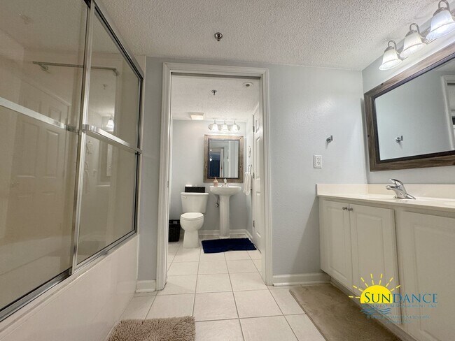 Building Photo - FURNISHED waterfront condo in Desirable In...
