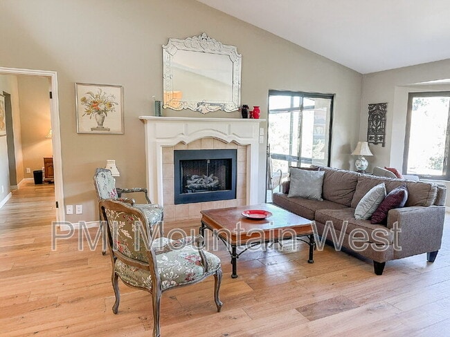 Building Photo - 171 E 3rd Ave