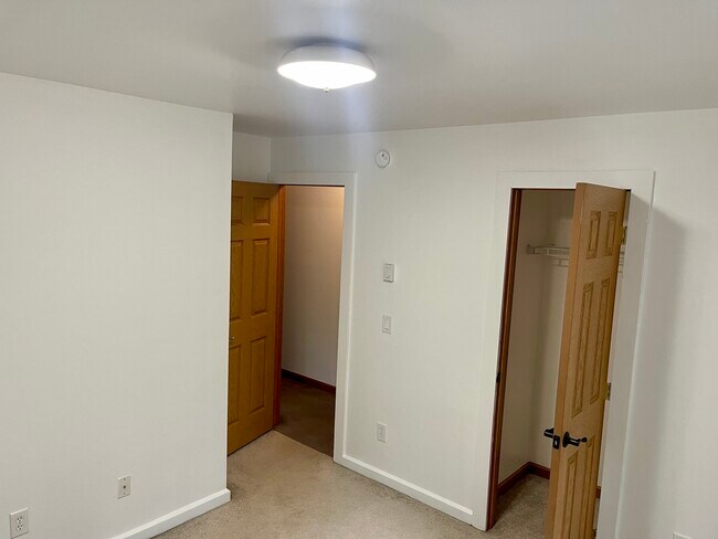 Building Photo - 1181 Sunrise Dr