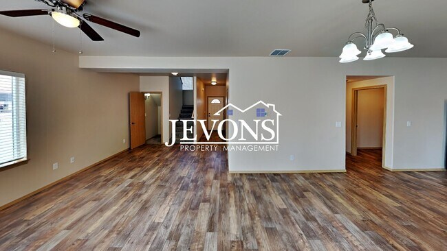Building Photo - 708 N 29th Ave