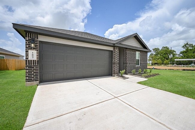 Building Photo - 1602 Mazzini Dr