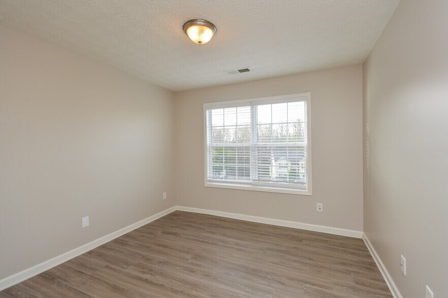 Building Photo - 95 Cliff View Dr