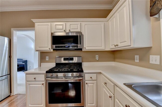 Building Photo - 2172 Woodbriar Dr