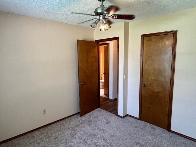 Building Photo - Cozy 3-Bed 2-Bath in Edmond
