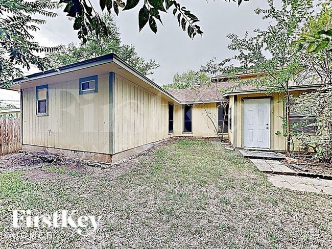 Building Photo - 811 W Lynn Creek Dr
