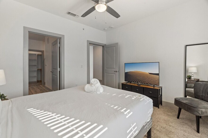 Building Photo - 12100 1/2 Ferrystone Glen Drive-SI ID1343246P