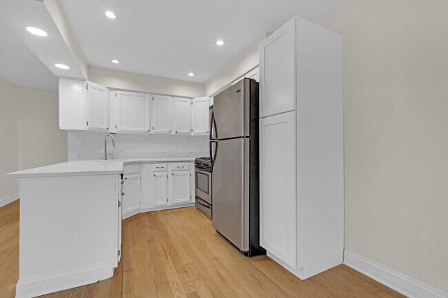Building Photo - 608 W Inverrary Ln