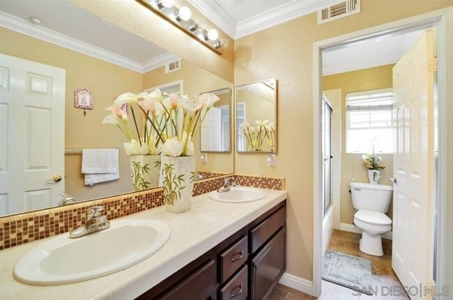 Building Photo - 10394 Valley Waters Dr