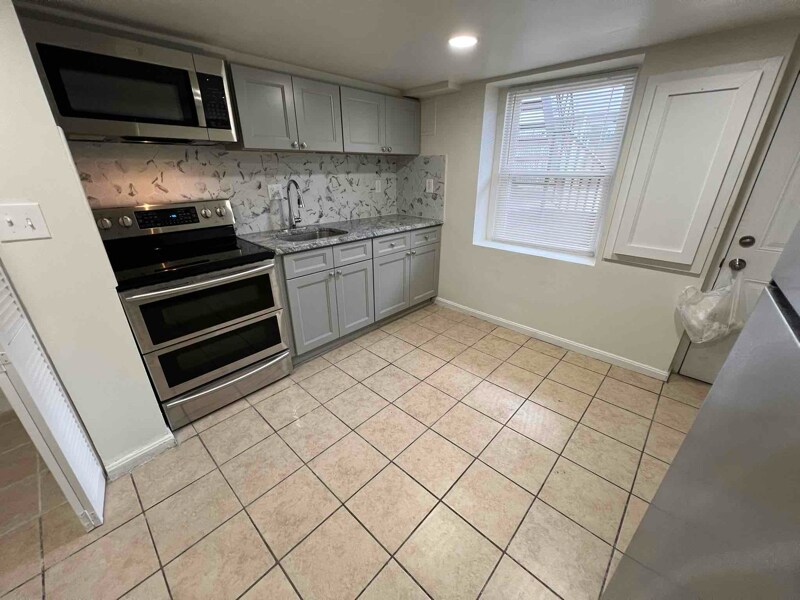 Building Photo - 524 S Macon St.