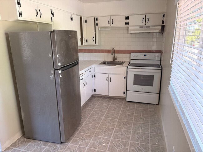 Building Photo - 5635 Hoffman Ct