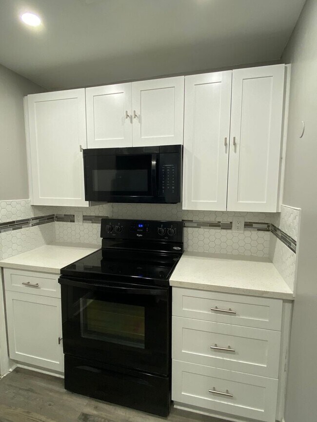 Building Photo - Silver Street Apartments