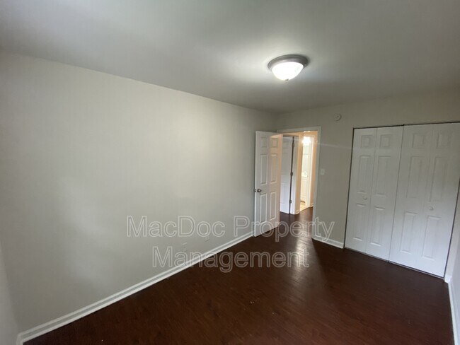 Building Photo - 531 Olde Greenwich Cir
