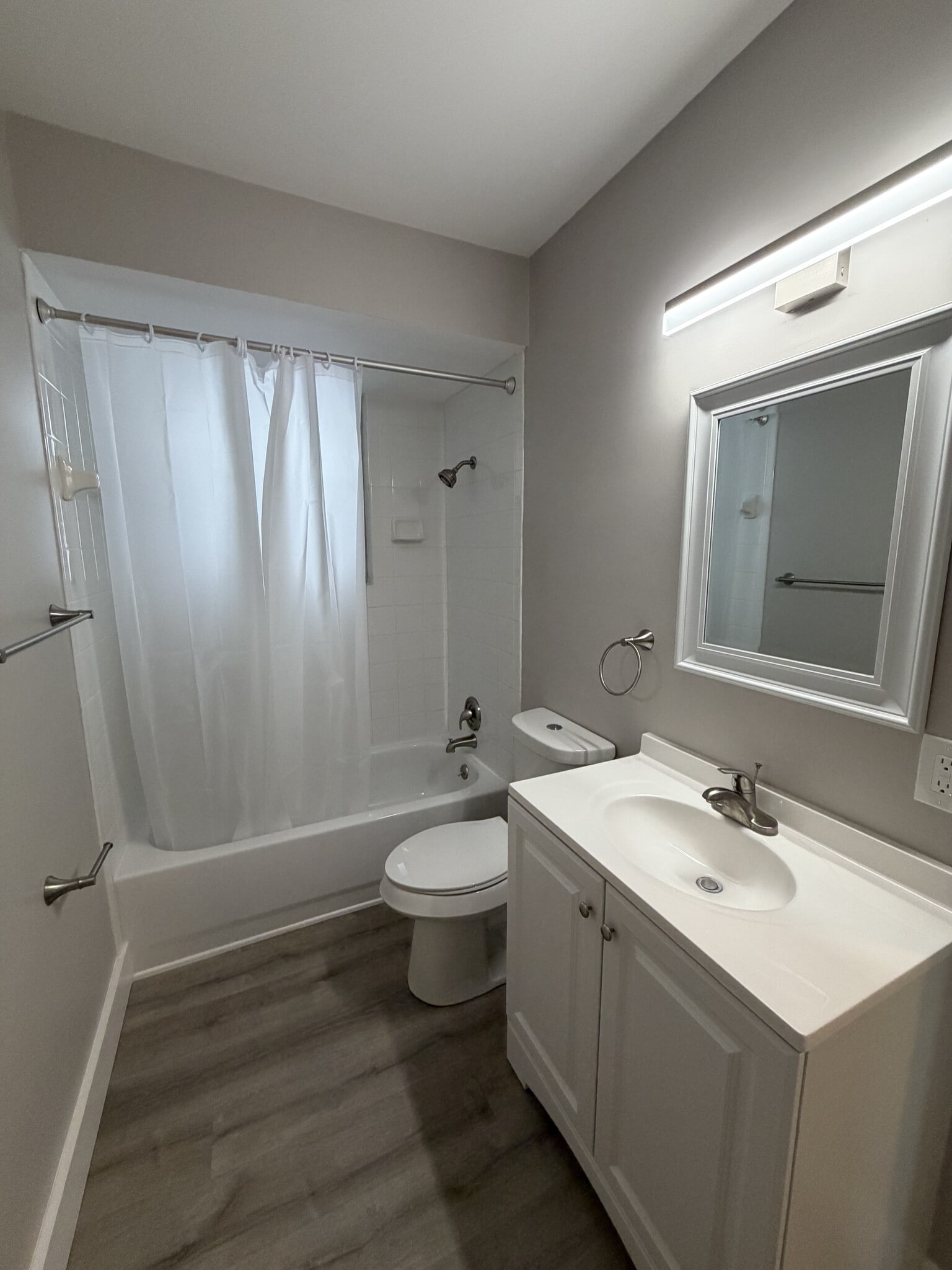 Building Photo - 1 Bed/1 Bath - Unit 5