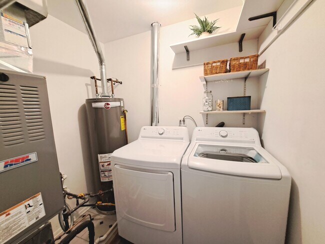 Building Photo - 1060 Newport Harbor