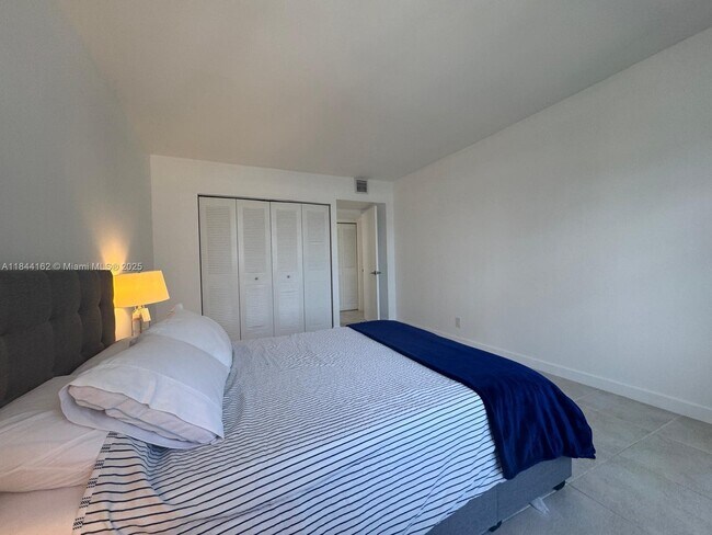Building Photo - 3800 S Ocean Dr