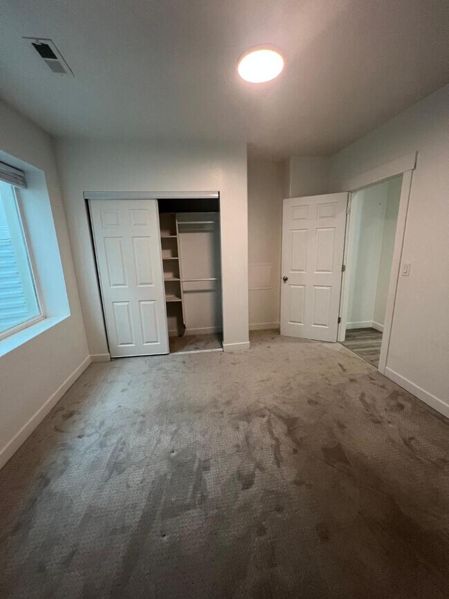 Building Photo - 6122 W Coulee Ln