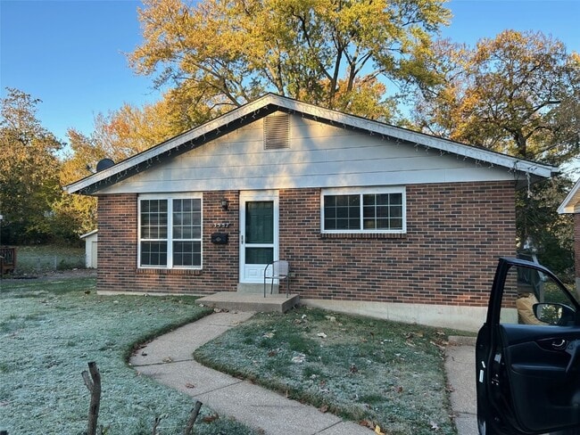 Primary Photo - 3557 High Dr