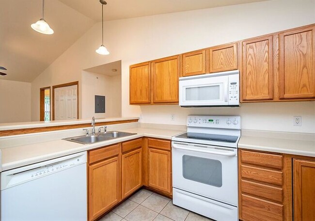 Building Photo - $2,695 | 4 Bedroom, 2 Bathroom | 3rd Floor...