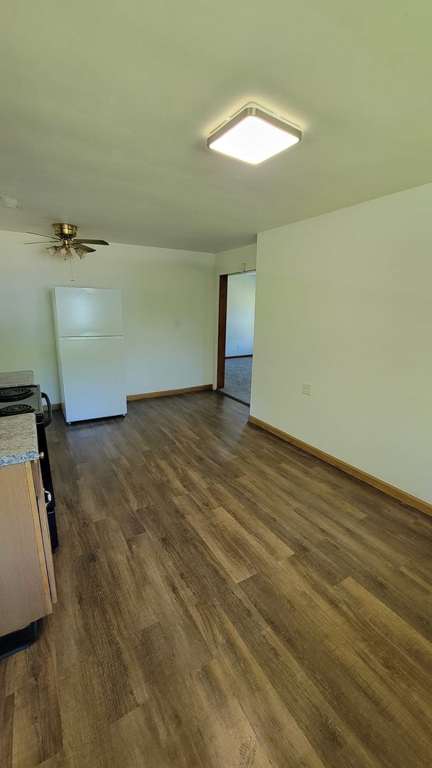 Building Photo - 2 bedroom House: Ellettsville! *Sign a 12-...