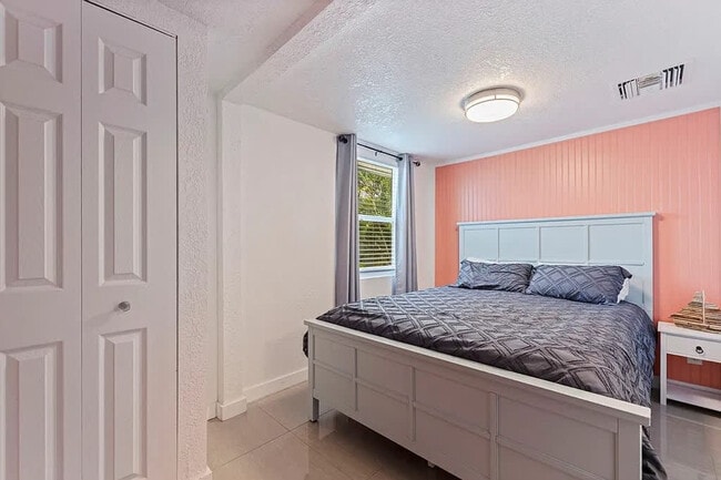 Building Photo - 4801 14th Ave S